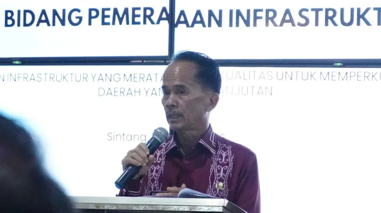 Ini Tanggapan Bupati Sintang Terkait Jalan Rusak yang Viral di Medsos