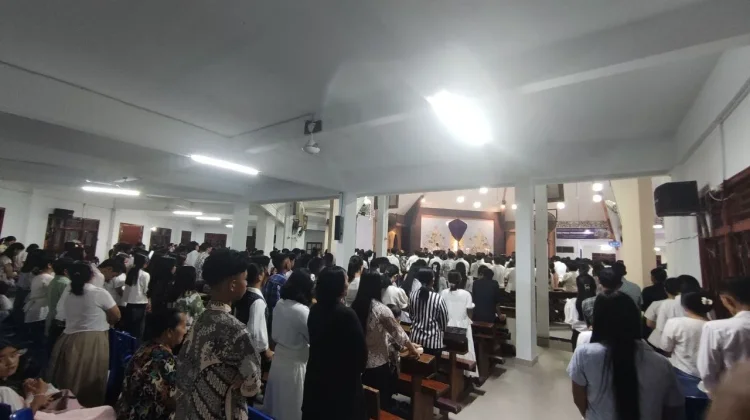 Kamis Putih di Sintang, RD Isnadi Tekankan Makna Pelayanan dan Pengorbanan Yesus