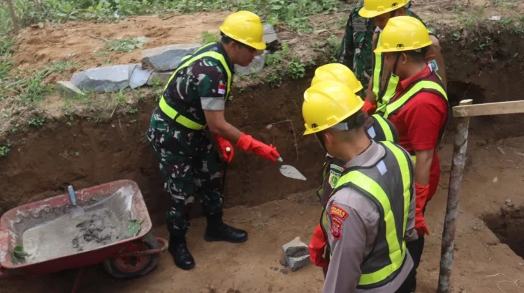 Danrem 121/Abw  Lakukan Peletakkan Batu Pertama Jembatan Perintis di Sanggau