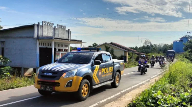 Polres Sekadau Menggelar Patroli Melalui Pendekatan Humanis