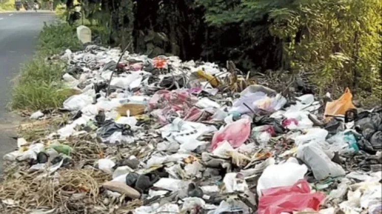 Tumpukan Sampah Liar di Akcaya Dibersihkan