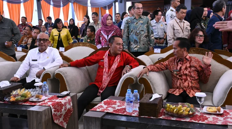 Bupati Sebut Jalan Berstatus Mantap di Sintang baru 13,13 Persen