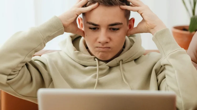 Tips Menghindari Penipuan Online agar Data Tetap Aman