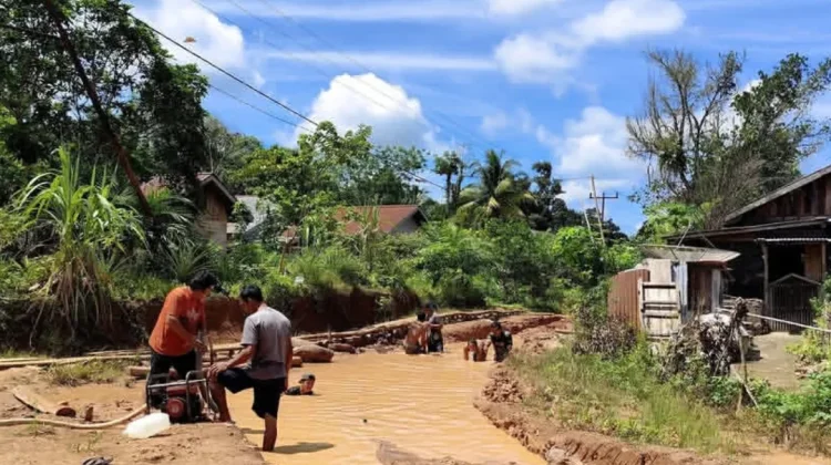 Warga Sepauk Sediakan Lahan untuk Drainase Jalan