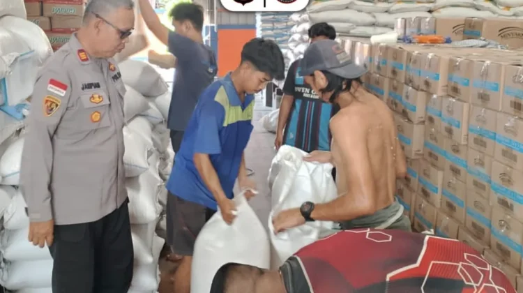 Polsek Silat Hulu Salurkan Hasil Panen Jagung ke Bulog