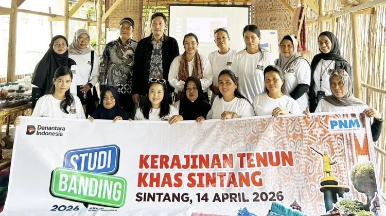 Tingkatkan Kapasitas Nasabah, PNM Sintang Studi Banding ke Galeri Kain Pantang