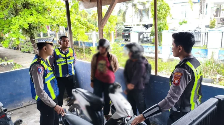 Polisi Sekadau Tilang Pengendara Knalpot Brong