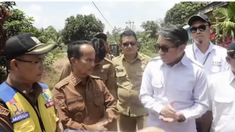Pusat Siap Dukung Pengaspalan Jalan Bedayan Sepauk