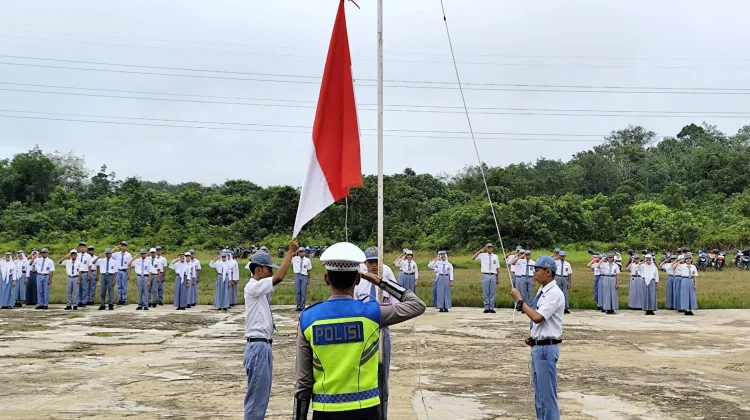 Polres Sekadau Cegah Laka Lantas Melalui Kegiatan Police Goes To School