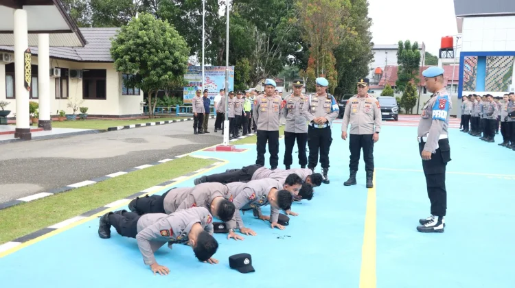 Enam Personel Polres Sekadau Mendapatkan Pembinaan