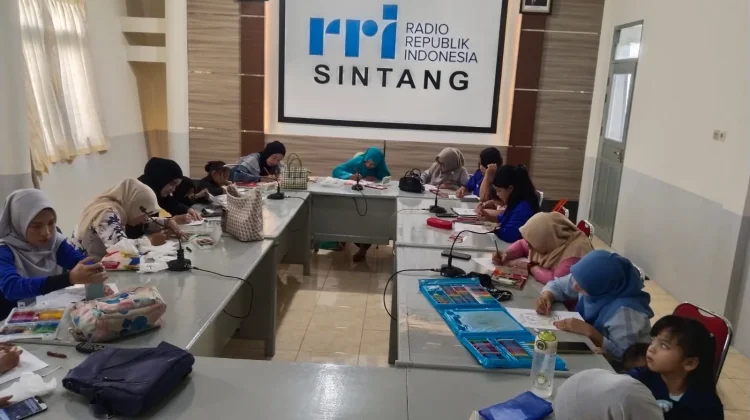 DWP RRI Sintang Gelar Lomba Mewarnai Gambar Kartini