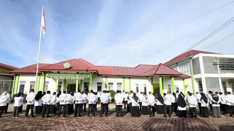 WFH Jumat, Pelayanan Publik Kemenag Sintang Tetap Buka