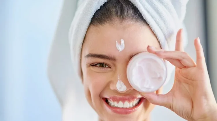 Pentingnya Melakukan Skincare Rutin pada Malam Hari