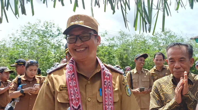 Camat Tempunak Dukung Vaksinasi HPR, Targetkan Wilayah Bebas Rabies