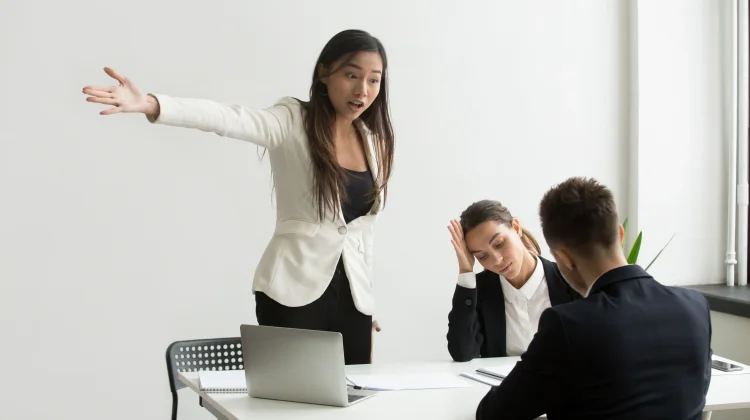 Trik Menghadapi Rekan Kerja yang Bossy tapi Tetap Tenang