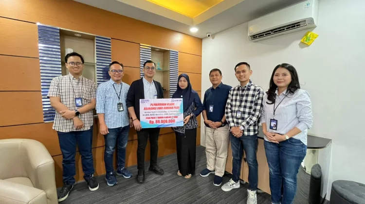 BRILife Serahkan Santunan pada Nasabah
