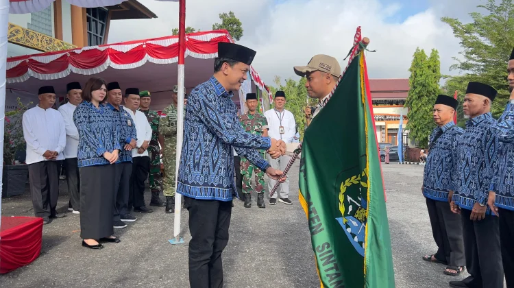 Wabup Sintang Minta Petugas Haji Daerah Layani Jamaah dengan Baik