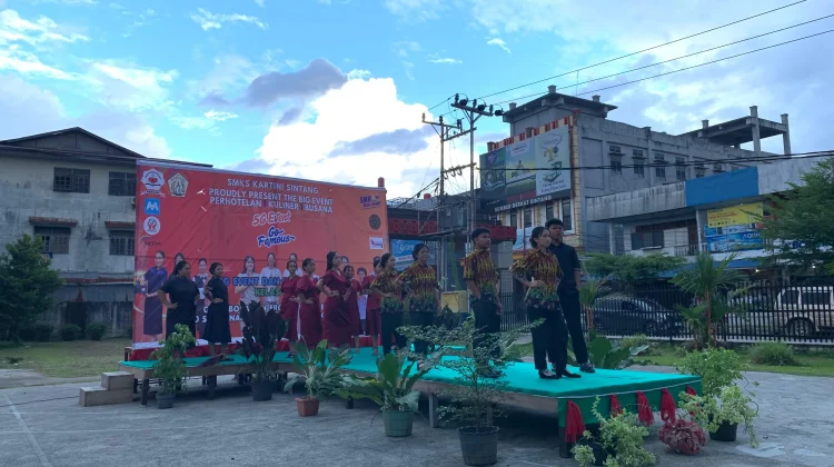 SMK Kartini Sintang Tampilkan Kreativitas Siswa lewat 5G Event “Go Famous”