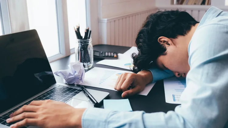 Mengenal Inemuri: Tidur Siang saat Kerja yang Unik di Jepang