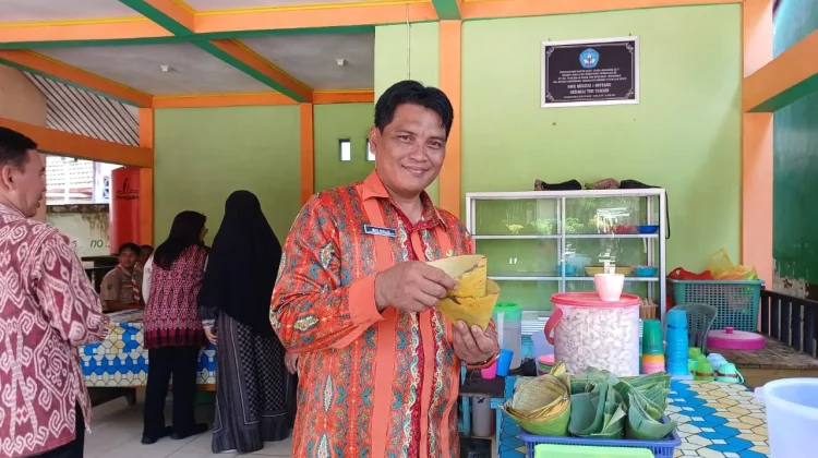 SDN 07 Sintang Terapkan Kantin Sehat Bebas Plastik