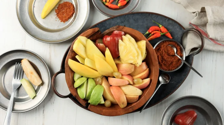 Rujak Buah, Sajian Sehat dengan Nilai Budaya