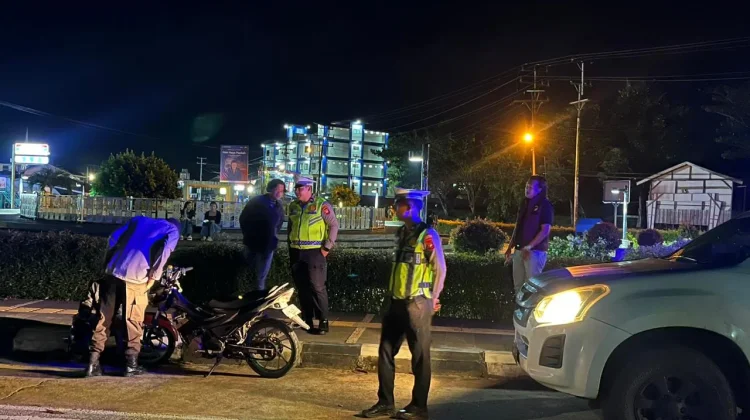 Jaga Kamtibmas, Polres Sekadau Lakukan Patroli Malam