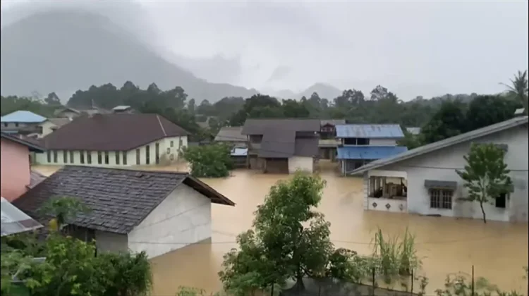 Banjir Landa Enam Belas Desa Kabupaten Sintang