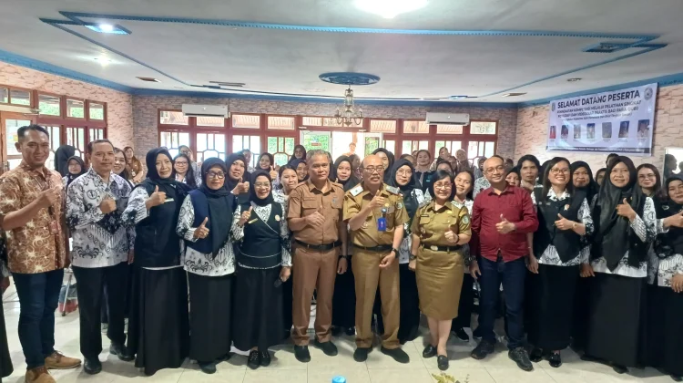 Disporapar Sintang Latih Guru Kuasai Konten Digital