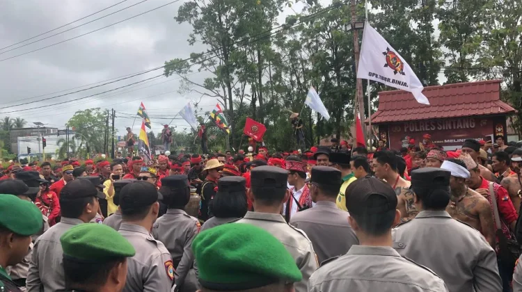 Puluhan Ormas di Sintang Gelar Aksi Desak Pengembalian Aset SMM