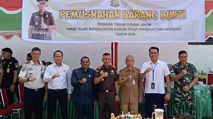 Kejari Kapuas Hulu Musnahkan Barang Bukti 40 Perkara Inkracht