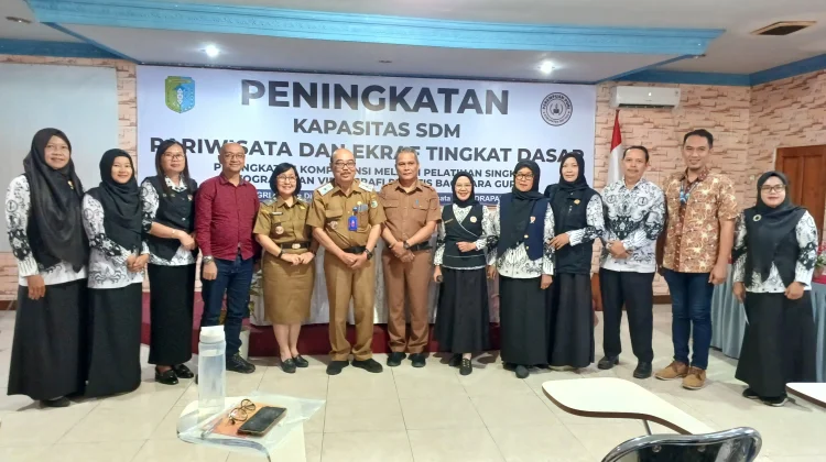 Guru Sintang Dibekali Kompetensi Fotografi dan Videografi