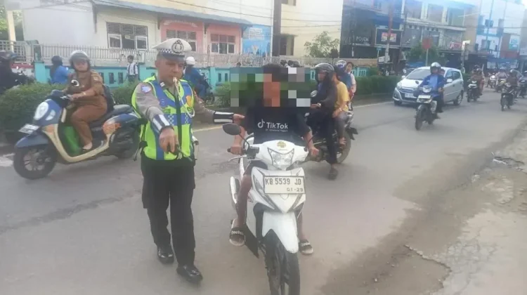 Satlantas Polres Melawi Gencar Tegur Pelanggar Lalu Lintas
