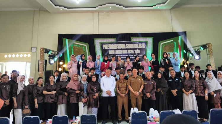 Anggota DPRD Sintang Dorong Siswa SMPN 1 Binjai Hulu Jadi Pemimpin Berintegritas