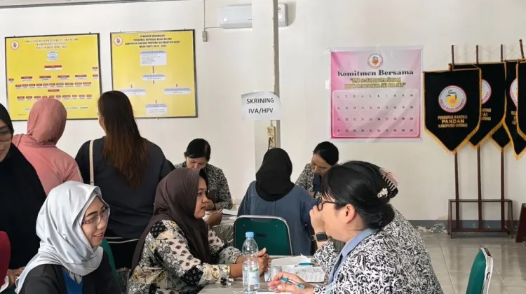 HUT KE-75, IBI Sintang Berikan Pelayanan kesehatan Gratis