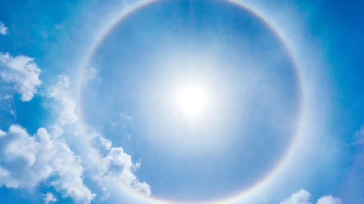 Mengenal Fenomena Halo Matahari