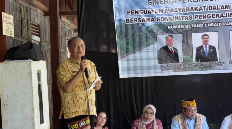 Pemkab Sintang Siapkan 30 Persen Ruang Publik untuk Promosi Tenun Ikat