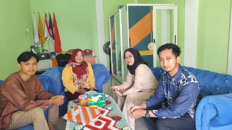 RRI Sasar Siswa SLBN 25 Sintang Rasakan Euforia Pesta Bola lewat Radio
