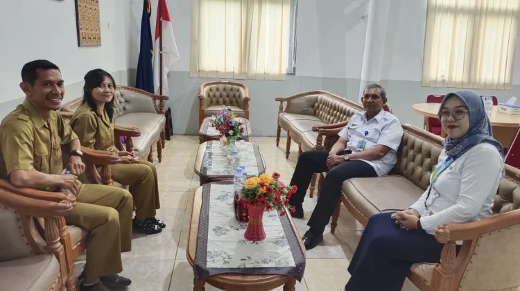 SMP Panca Setya 2  Kunjungi RRI Sintang Jajaki Kerjasama Broadcasting