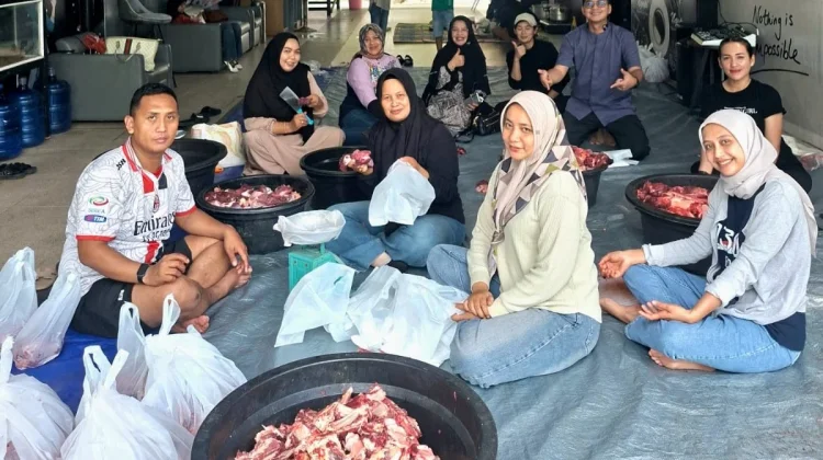 BRI BO Sintang Salurkan Hewan Qurban kepada Masyarakat