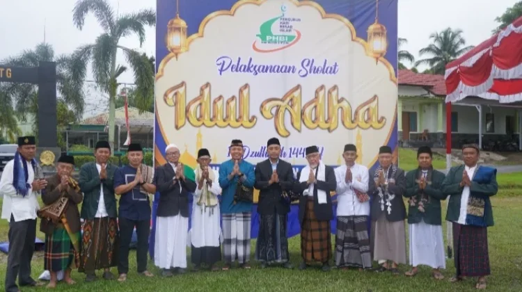 Kasrem 121/Abw Melaksanakan Sholat Idul Adha Bersama Masyarakat
