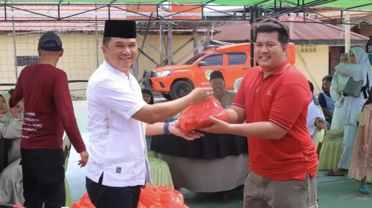Polres Sintang Bagikan Ratusan Paket Daging Kurban
