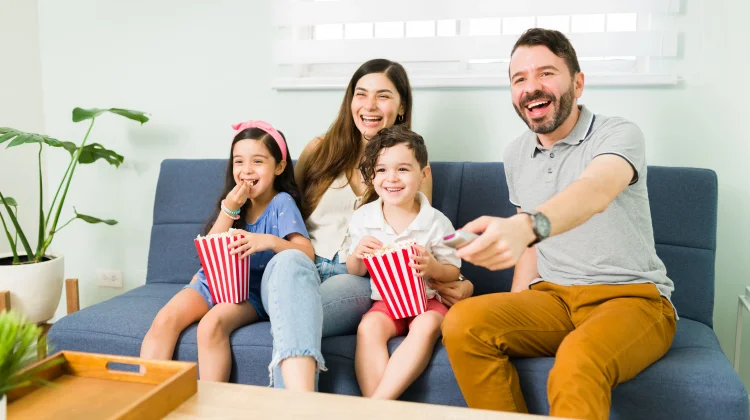 Manfaat Nonton Bareng Keluarga Bagi Anak