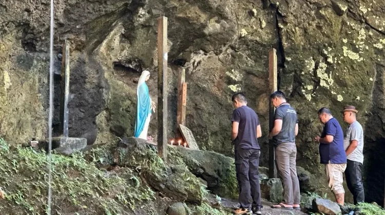 Bupati Fransiskus Diaan Dorong Pengembangan Wisata Rohani Gurung Sepangin