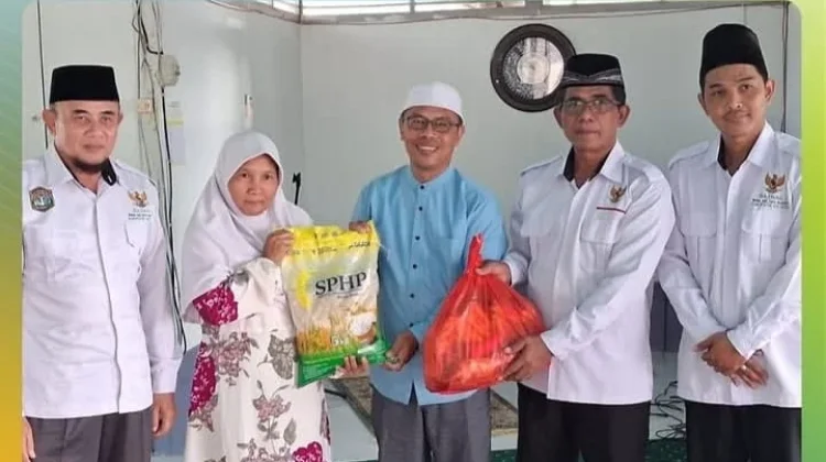 Baznas Sekadau Salurkan Bantuan Sosial