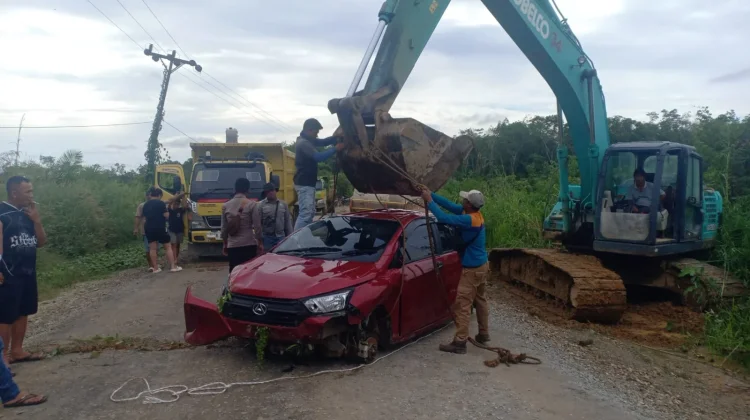 Apes! usai Laka, Mobil Warga Kayan Hilir Dipreteli Pencuri