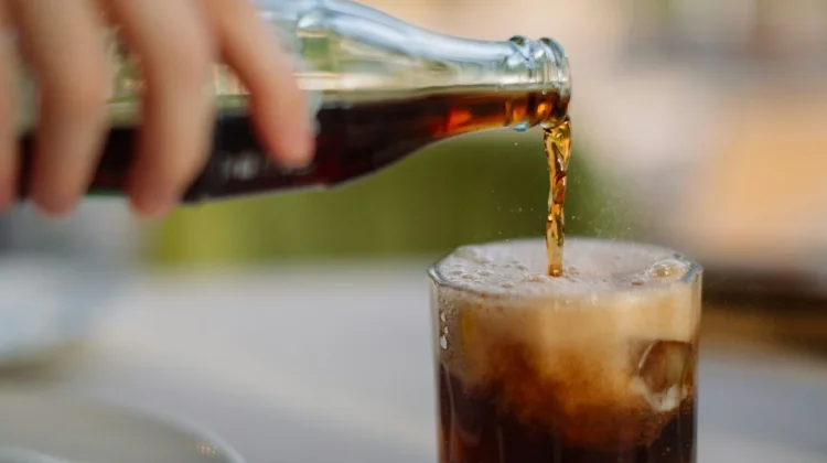 Ketahui 5 Dampak Buruk Konsumsi Minuman Bersoda