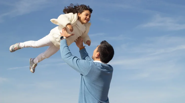 Sama-Sama Mengutamakan Empati, Ini Perbedaan Soft Parenting dan Gentle Parenting