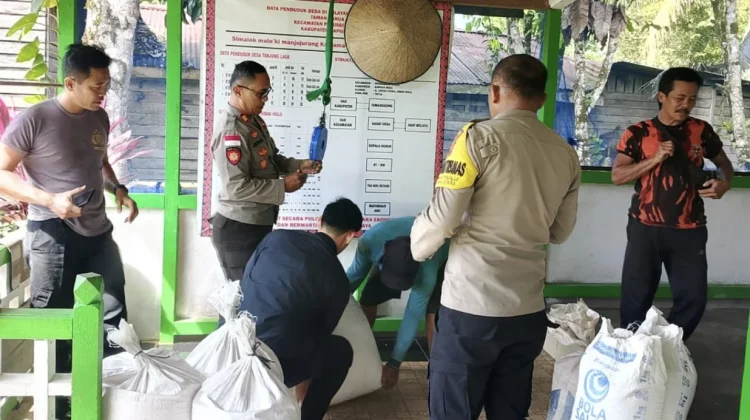 Polsek Putussibau Utara Jual Hasil Panen Jagung, Dukung Ketahanan Pangan