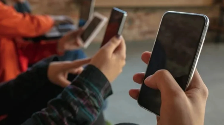 Saring sebelum Sharing: Bijak di Era Informasi Digital