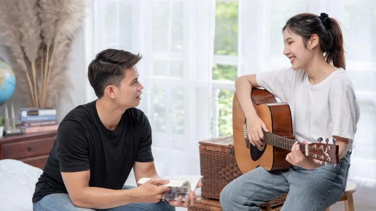 Tak Lagi Soal Kata Manis, Kehadiran Jadi Bahasa Cinta yang Kian Dihargai Anak Muda